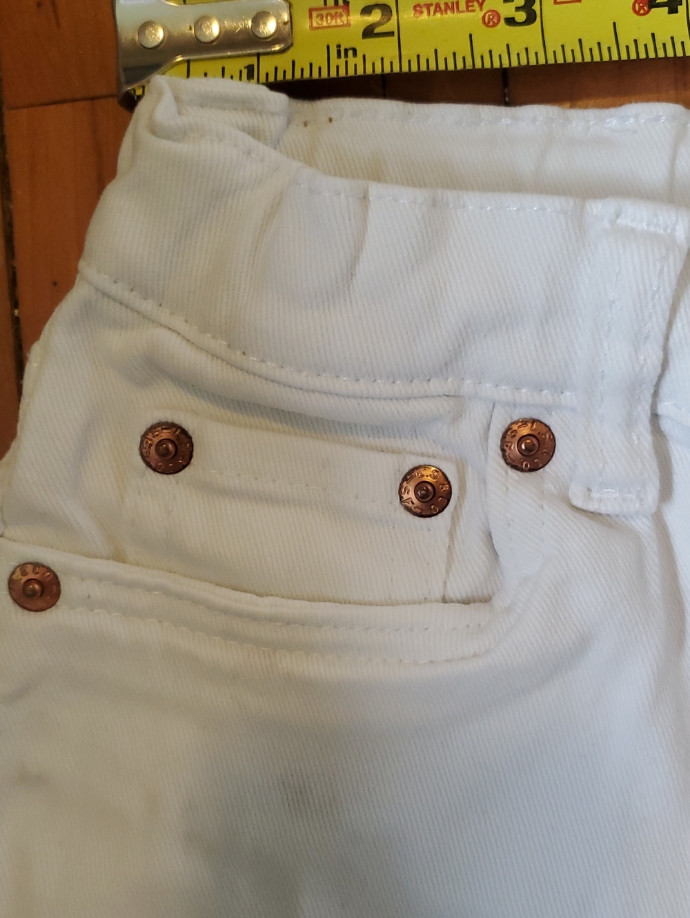 Levi's Size Adjustable White Rolled-Hem Denim Shorts - Picture 3 of 6